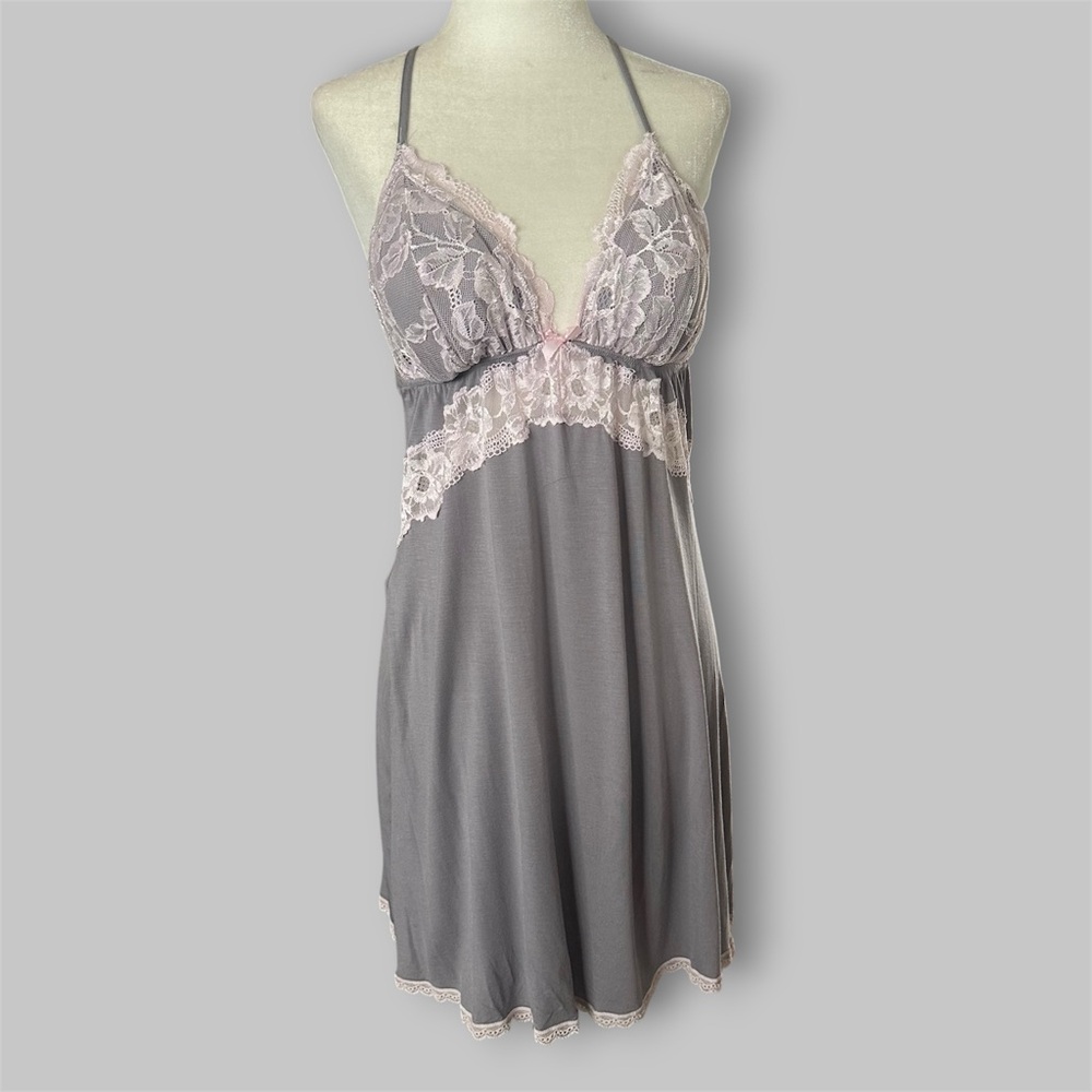 VICTORIAS SECRET Grey & Pink Lace Crossover Back Chemise M